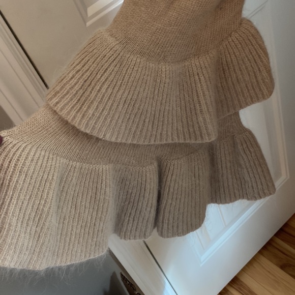 Gorgeous ruffle bell sleeve cardigan by POL - Picture 2 of 7